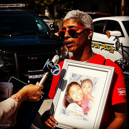 Gun shop protest in Chicago, IL